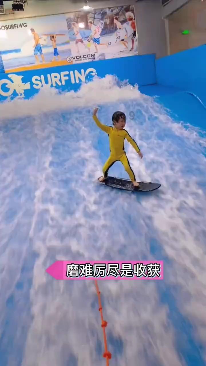 水清如镜 倒映美好