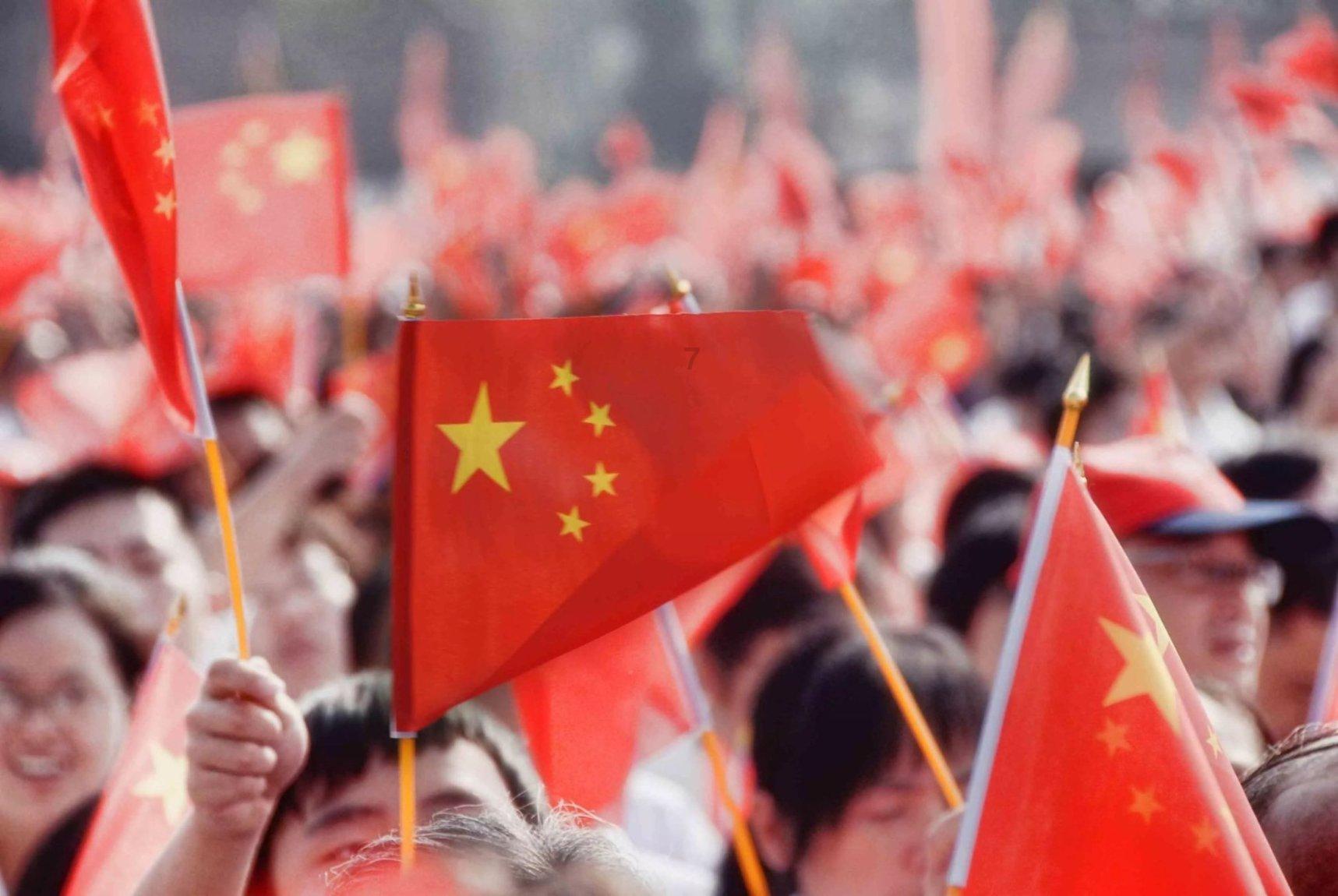 颜强:中场每场都被动就是不调整,边后卫缺人还是中场不可信赖?