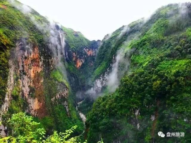 大连夏家河子海滨浴场浮冰断裂 12人被困冰面全部获救