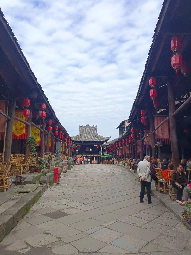 去文莱旅游之后才知道迪拜也不是最土豪的国家，文莱是怎么做到如此“土豪”的？游戏画面