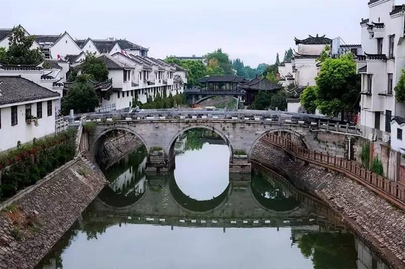 2024哈尔滨国际时装周闭幕式暨时尚品牌颁奖典礼在西城红场举行