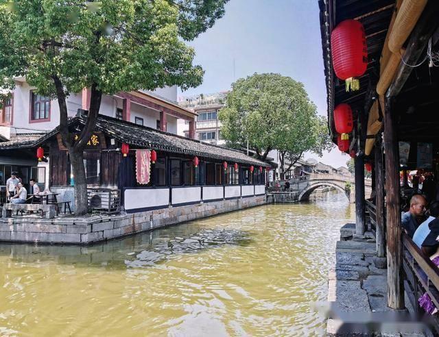 青岛队记:杨瀚森去医院路上就好了,赛程太密集有点力竭了